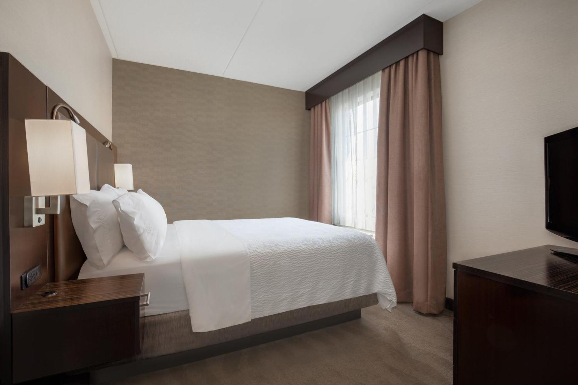 Holiday Inn Express Hotel & Suites Barrie By Ihg Екстер'єр фото