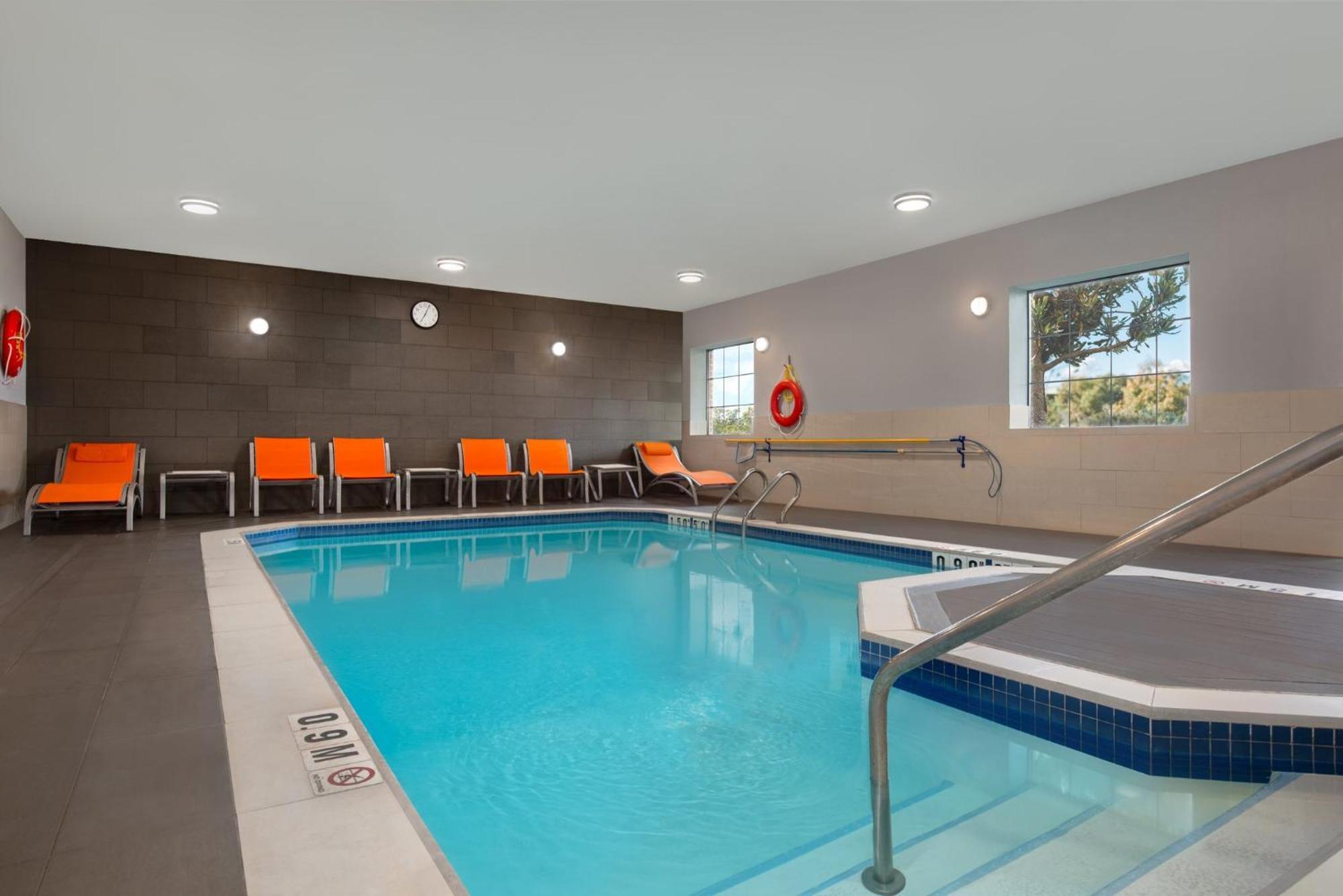 Holiday Inn Express Hotel & Suites Barrie By Ihg Екстер'єр фото