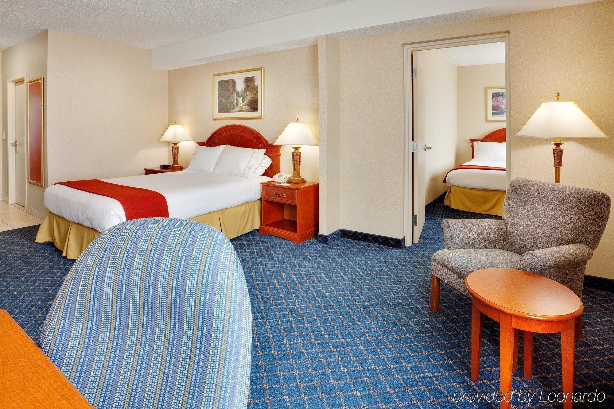Holiday Inn Express Hotel & Suites Barrie By Ihg Екстер'єр фото