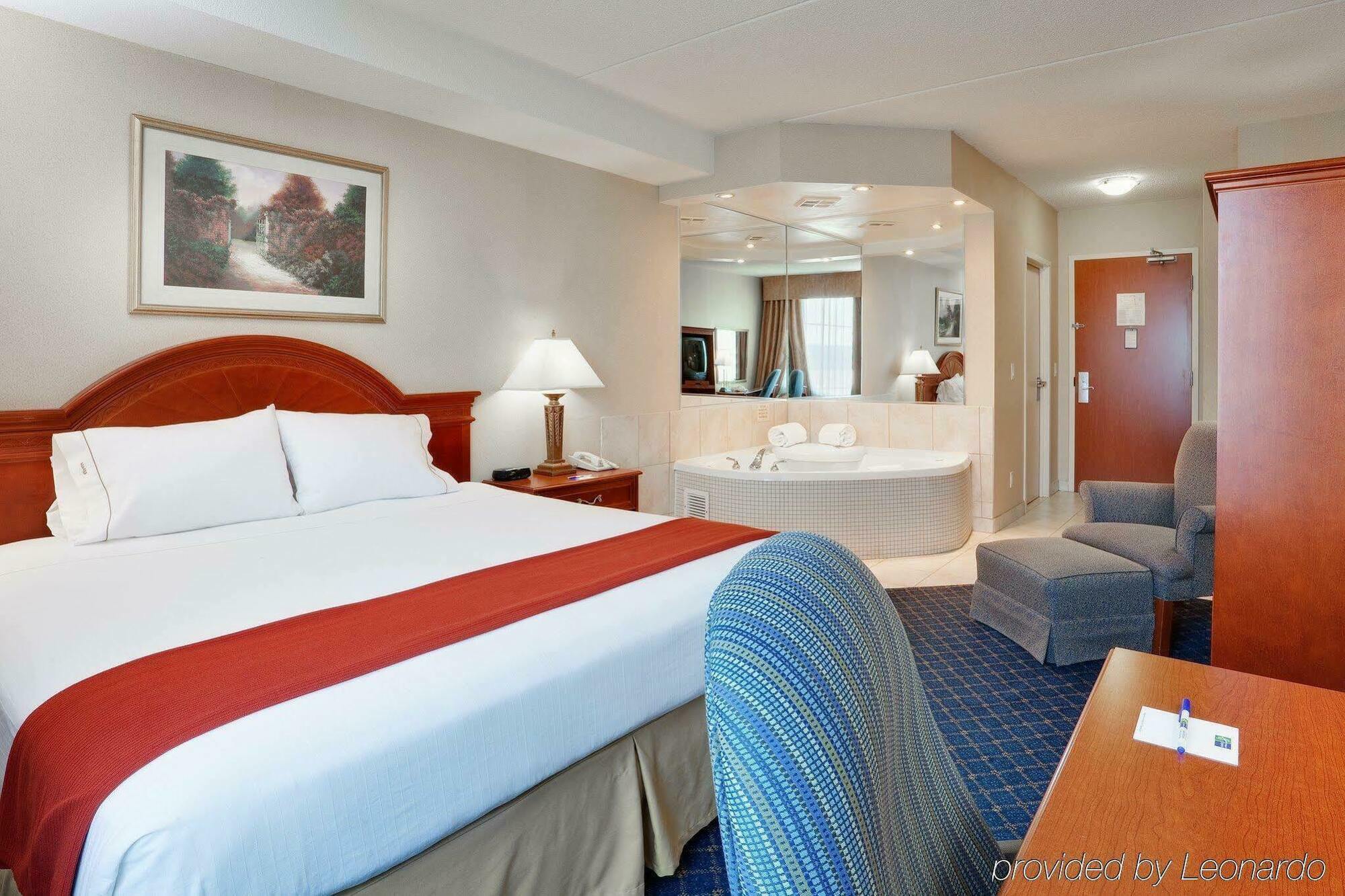 Holiday Inn Express Hotel & Suites Barrie By Ihg Екстер'єр фото